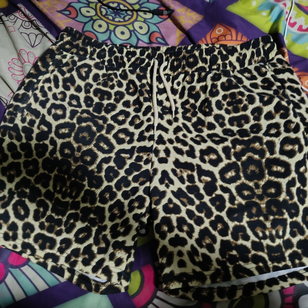 😲🔥  LEOPARD PRINT - Drawstring Sweat Shorts  ( NWOT ) - Unisex Shorts 💯